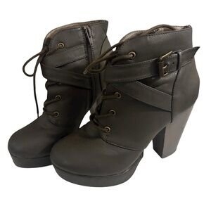 Material Girl Iconic Y2K Vintage Stylish Women's Combat Heel Ankle Boots  7.5